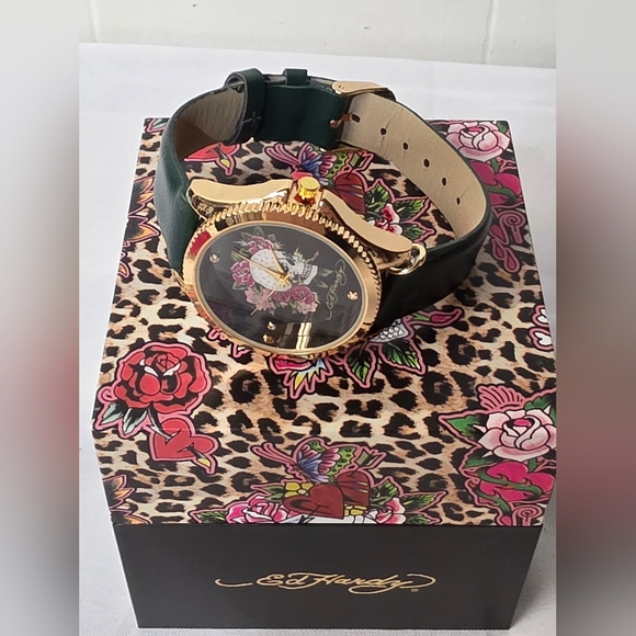 Ed Hardy Tattoo Inspired Rhinestone Skull Womens Wristwatch New In Box - Picture 8 of 9